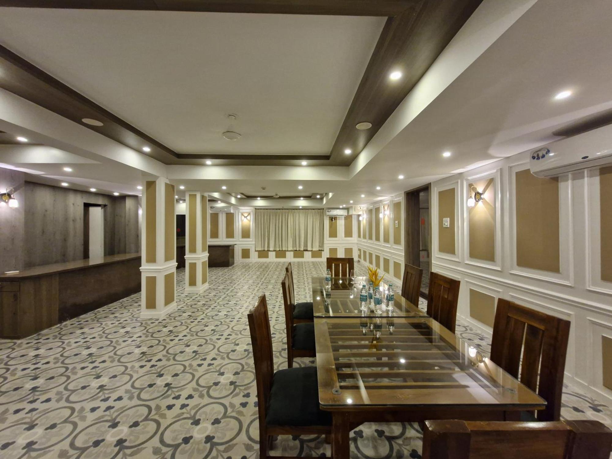Golden Landmark Green Valley Beach Resort Dona Paula Exterior photo