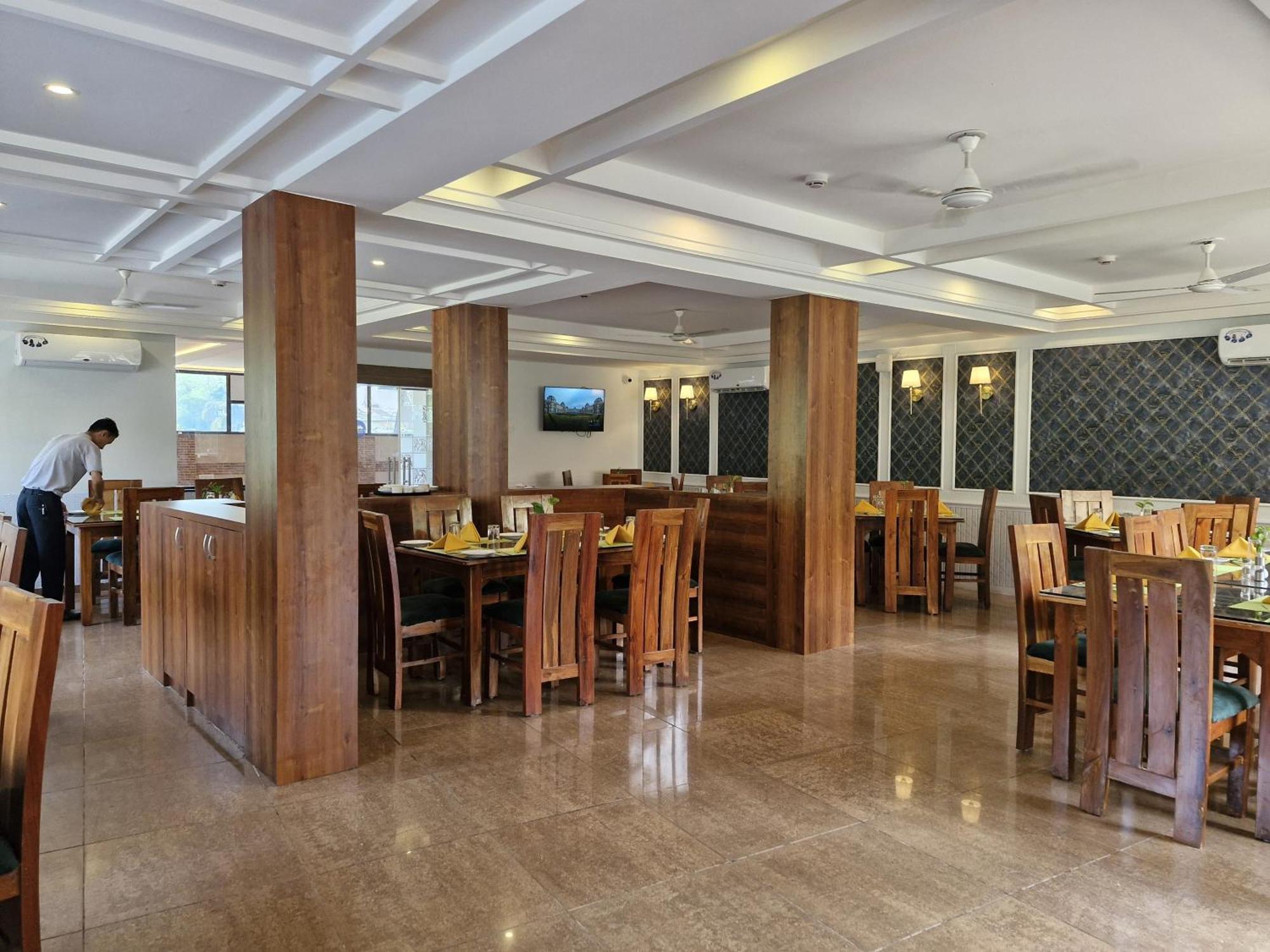 Golden Landmark Green Valley Beach Resort Dona Paula Exterior photo