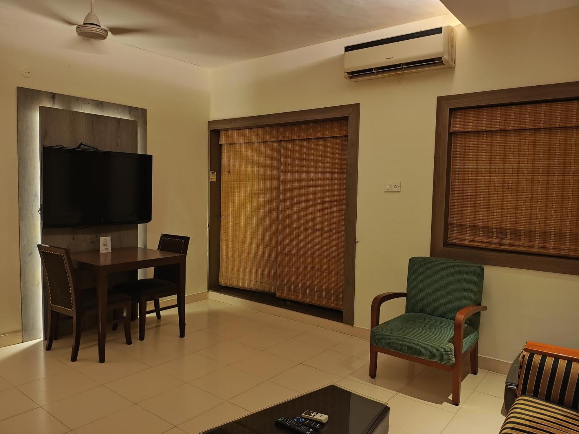 Golden Landmark Green Valley Beach Resort Dona Paula Exterior photo