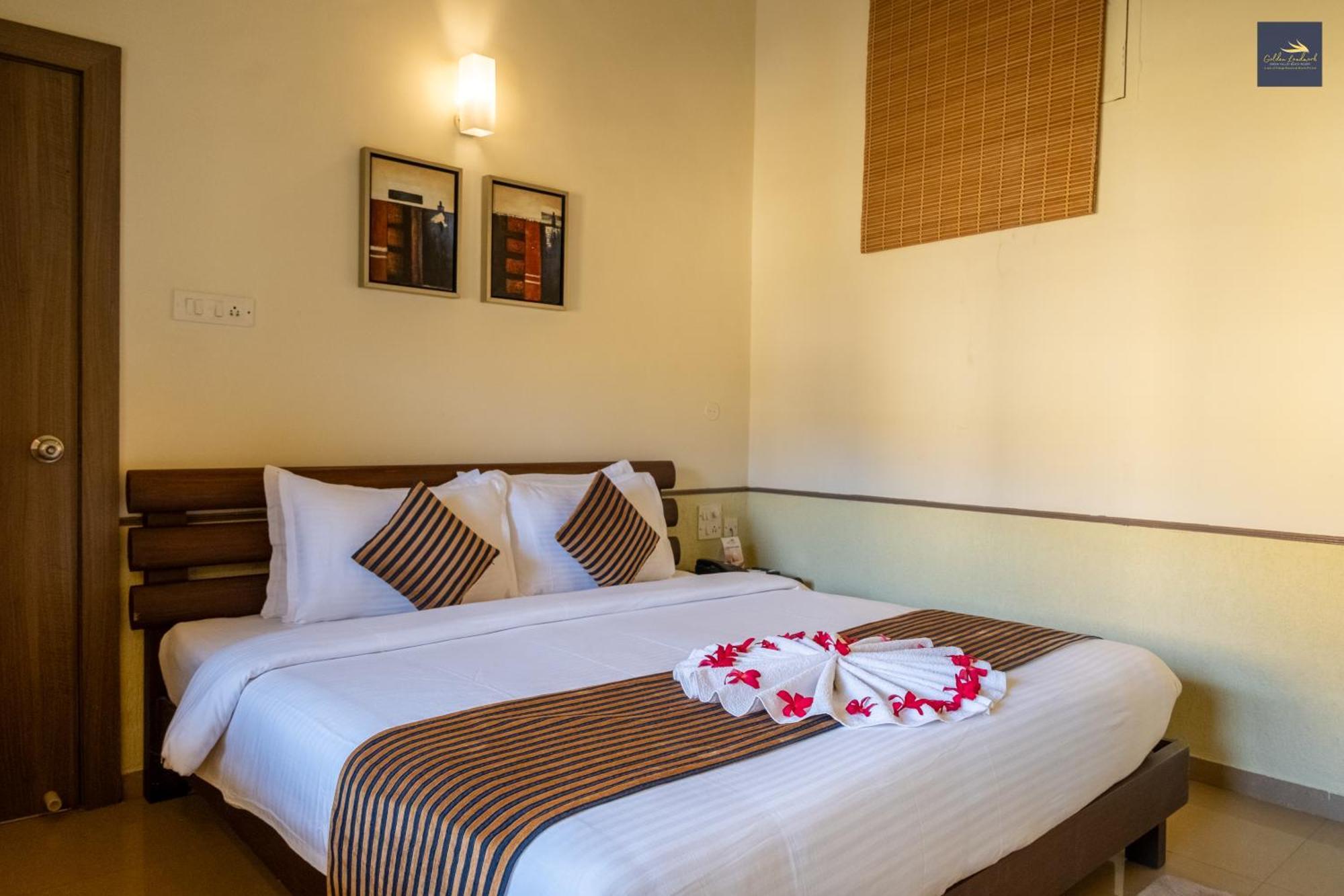 Golden Landmark Green Valley Beach Resort Dona Paula Exterior photo